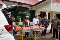 Toyota Donasi Ambulance dan APD ke Pondok Pesantren di Banten