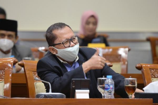 Anggota Komisi III DPR RI Arsul Sani menekankan kepada Komisi Pemberantasan Korupsi (KPK) agar fokus pada penanganan perkara Tindak Pidana Korupsi (Tipikor) besar.