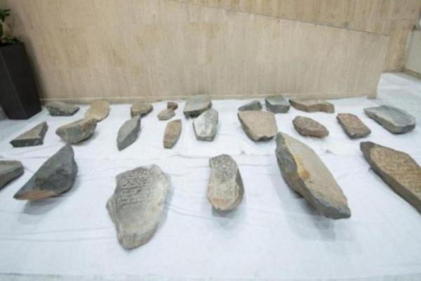 Puluhan artefak yang berasal dari akhir era kekhalifahan Abbasiyah ditemukan selama pekerjaan konstruksi untuk sebuah parkir mobil di kota suci Mekah