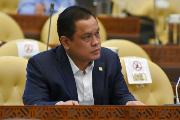 Menteri Kelautan dan Perikanan Edhy Prabowo, melalui Peraturan Menteri (Permen) Kelautan dan Perikanan Nomor 12 Tahun 2020, mengeluarkan kebijakan yang mengizinkan ekspor benur (benih lobster).