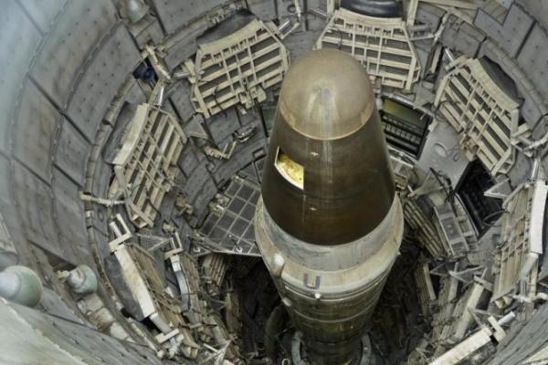 Departemen Luar Negeri AS menyalahkan Rusia karena menangguhkan inspeksi dan membatalkan pembicaraan tetapi tidak menuduh saingan Perang Dinginnya memperluas hulu ledak nuklir di luar batas yang disepakati