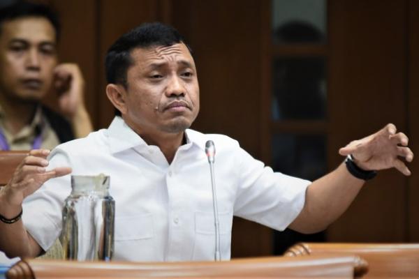 Anggota Komisi IX DPR RI Rahmad Handoyo mengatakan, Indonesia tidak boleh terlena terhadap dominasi obat-obat impor. Ia mendorong riset farmasi Indonesia harus bangkit.