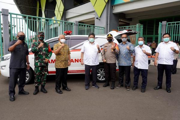 Donasi berupa 1 unit Kijang Innova ambulance dan 3.000 face mask diperuntukkan bagi Pemerintah Kota (Pemkot) Bekasi