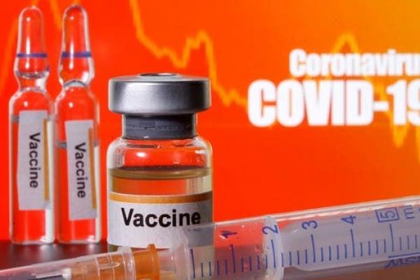Vaksin potensial lain, yang dikembangkan perusahaan China Sinovac Biotech menggunakan teknologi serupa, juga telah diberikan kepada peserta dalam uji coba Fase III di Brasil.