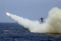 Iran Hantam Kapal Induk Replika AS di Selat Hormuz