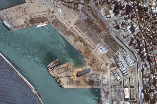 Gambar yang diambil BlackSky menunjukkan kerusakan parah di pelabuhan. Beberapa gudang rata dengan tanah