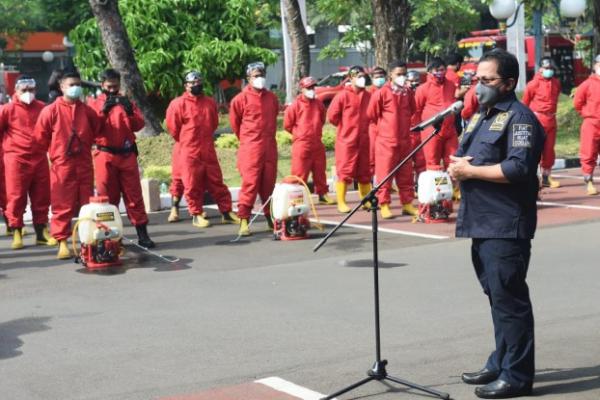 Jelang sidang tahunan MPR RI, Kompleks Parlemen kembali disemprot disinfektan oleh Suku Dinas Penanggulangan Kebakaran dan Penyelamatan (Sudin Gulkarmat) Jakarta Pusat.