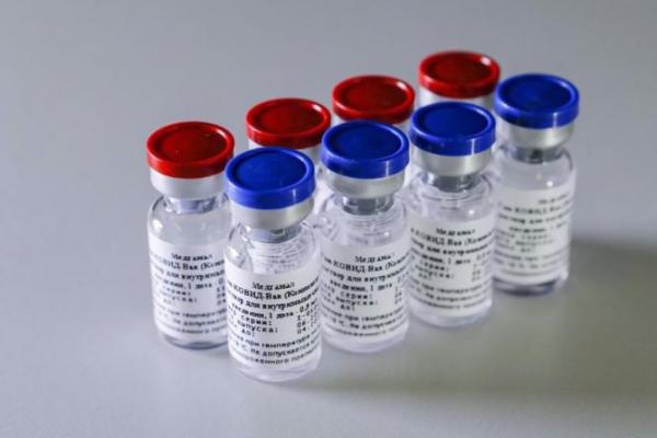 Rusia memproduksi batch pertama vaksin untuk melawan COVID-19 yang dikembangkan oleh Gamaleya Scientific Research Institute of Epidemiology and Microbiology.