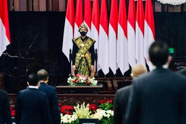 Presiden Jokowi mengingatkan, agar seluruh warga negara Indonesia tidak merasa paling agamis dan Pancasilais. Sebab, Indonesia sebagai negara demokrasi yang menjamin kebebasan dan menghargai hak setiap warga negara.