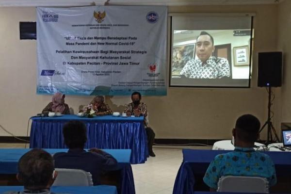 Wakil Ketua Badan Anggaran (Banggar) DPR Edhie Baskoro Yudhoyono (Ibas) memberikan sambutan dalam acara Program Pelatihan Wirausaha bagi Masyarakat Strategis dan Masyarakat Kehutanan Sosial.