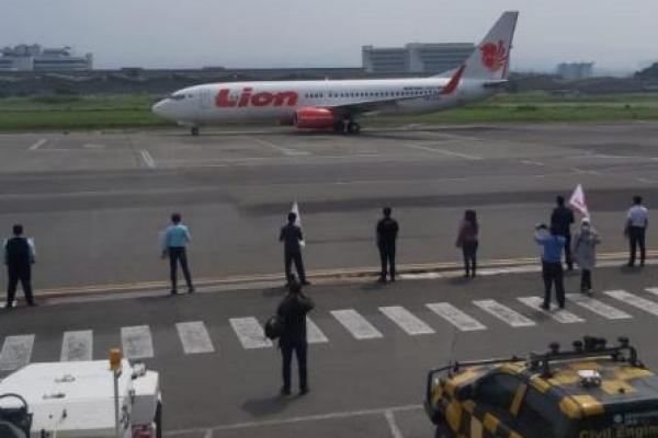 Sebelumnya pada Juni 2019, seluruh penerbangan pesawat jet dipindah ke Bandara Kertajati, Majalengka.