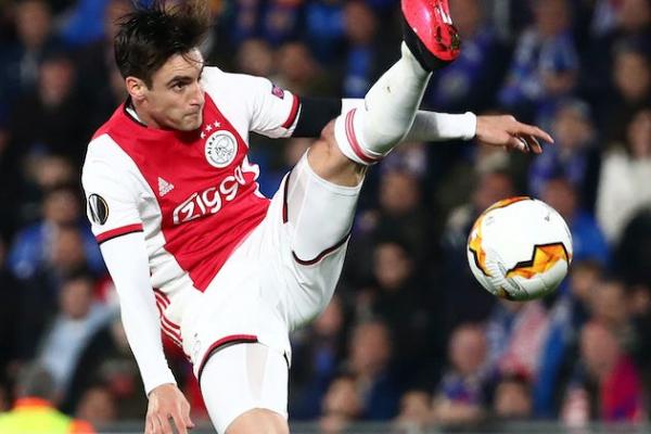 Chelsea tampaknya serius untuk memboyong Nicolas Tagliafico dari Ajax Amsterdam. The Blues sedang mengajukan penawaran untuk bek kiri asal Argentina tersebut.