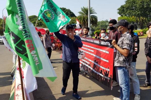 Dalam orasinya, massa aksi mengatakan bahwa problem ini harus diselesaikan dengan secepatnya, bila perlu Presiden Joko Widodo (Jokowi) harus ikut serta dalam evaluasi tersebut.