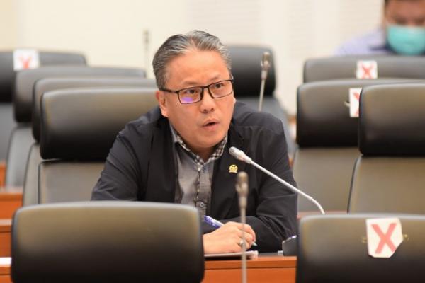 Komisi XI DPR RI melakukan fungsi pengawasan yang difokuskan pada monitoring terhadap kebijakan fiskal, moneter, dan sektor jasa keuangan terhadap perekonomian khususnya Sumatera Utara.