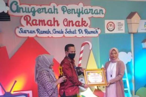 Komitmen TVRI untuk memberikan tayangan ramah anak kepada anak-anak Indonesia diganjar penghargaan.