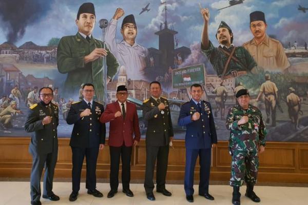 Indonesia berperan aktif termasuk mengirimkan pasukan perdamaian ke seluruh penjuru dunia