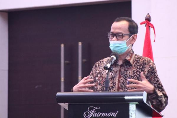 Kementerian Pendidikan, Kebudayaan, Riset, dan Teknologi (Kemdikbudristek) merespons polemik perubahan statuta Universitas Indonesia (UI), yang kini membolehkan Rektor UI, Ari Kuncoro melakoni rangkap jabatan sebagai komisaris BUMN.