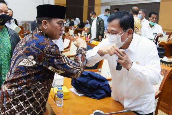 Komisi VIII DPR RI mengusulkan revisi Undang-Undang Nomor 24 Tahun 2007 Tentang Penanggulangan Bencana sebagai bentuk komitmen atas penataan dan perbaikan serta sekaligus memberikan respon cepat dalam menangani pandemi Covid-19 di Indonesia.