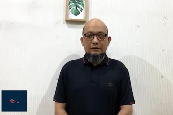 Peneliti ICW, Kurnia Ramadhana mengatakan bahwa penyidik Novel Baswedan yang telah menangkap tiga buronan sebelumnya perlu dilibatkan dalam pencarian Harun Masiku.
