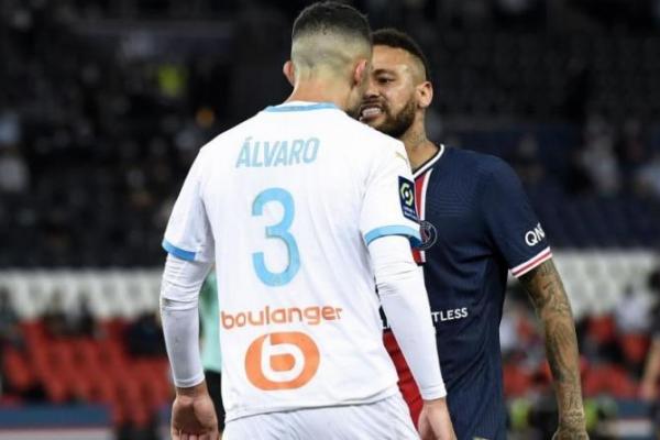 Perseteruan antara bek Marseille Alvaro Gonzalez dan penyerang Paris Saint-Germain (PSG) Neymar rupanya belum berakhir.