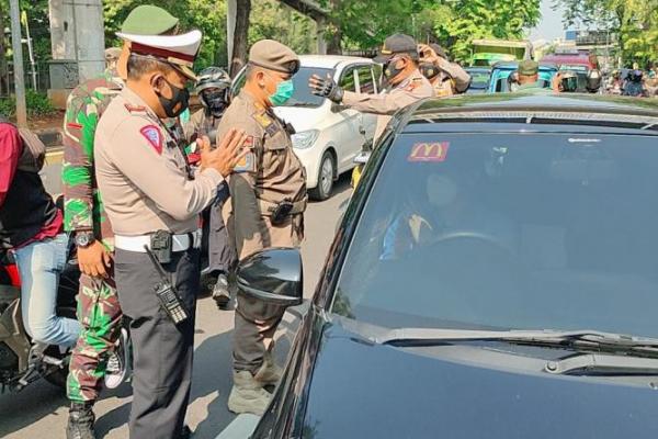 Sebanyak 9.734 orang menjalani sanksi sosial saat PSBB Ketat Jakarta. Denda terkumpul puluhan juta rupiah.