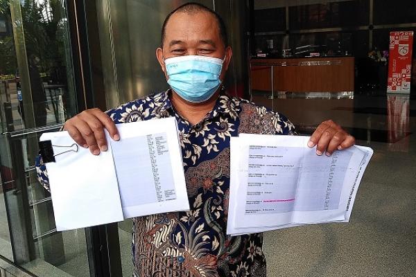 Masyarakat Anti Korupsi Indonesia (MAKI) menyambangi KPK untuk mengungkap lebih dalam siapa 