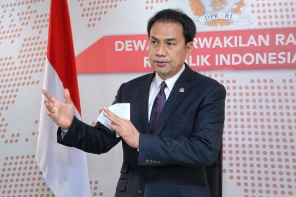 Wakil Ketua DPR RI Azis Syamsuddin merasa geram atas terjadinya penyalahgunaan anggaran penanganan covid 19 di Kabupaten Bandung Barat Tahun 2020 untuk pengadaan barang tanggap darurat bencana pandemi covid 19 yang diduga melibatkan Bupati Bandung Barat dan 2 orang pengusaha.