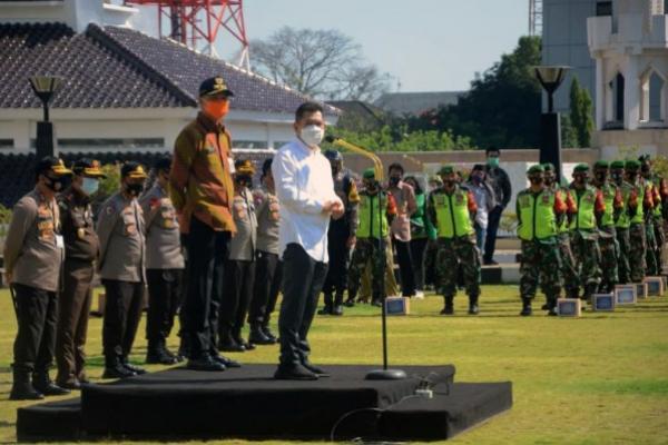 Wakil Ketua Komisi III DPR RI Adies Kadir mengapresiasi langkah Gubernur Jawa Tengah (Jateng) Ganjar Pranowo dalam menekan angka penularan dan penyebaran virus Covid-19.