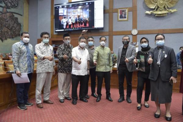 Persetujuan Komisi X disampaikan oleh seluruh fraksi yang diwakili oleh para ketua kelompok fraksi pada rapat kerja Kemdikbud dengan Komisi X DPR RI, di Gedung Nusantara, Jakarta, pada Rabu (23/9).