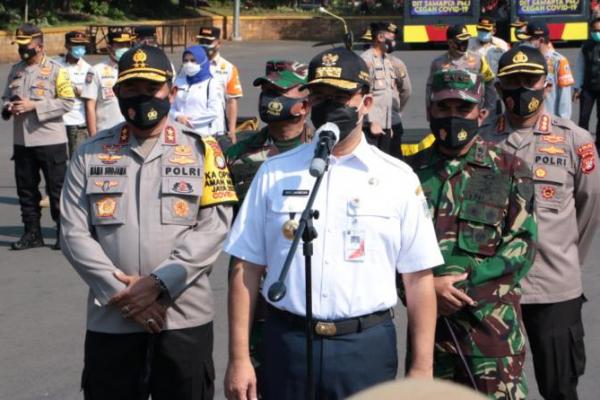 Gubernur Anies Baswedan kembali memperpanjang PSBB DKI Jakarta. Covid-19 masih menakutkan.