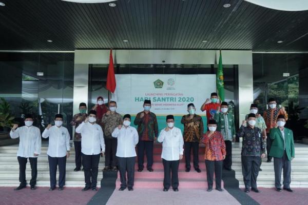 Wakil Menteri Agama (Wamenag) Zainut Tauhid Sa`adi menyebut peringatan Hari Santri tahun ini mengangkat tema `Santri Sehat Indonesia Kuat`.