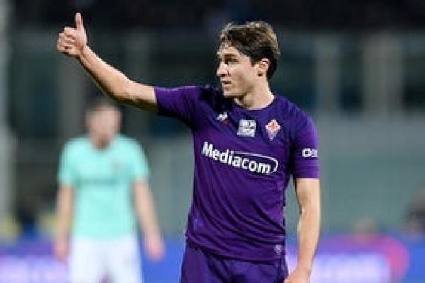 Tawaran pinjaman Manchester United untuk pemain sayap Fiorentina Federico Chiesa dikabarkan mengalami penolakan oleh tim Serie A.
