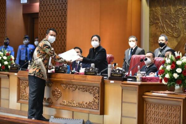 Ketua Badan Legislasi (Baleg) DPR RI Supratman Andi Agtas memastikan dalam Rancangan Undang-Undang (RUU) Cipta Kerja tidak akan menghapus sejumlah hak cuti para pekerja.