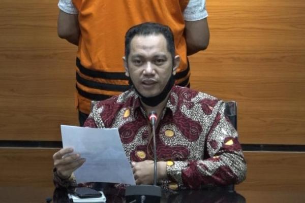Nurul Ghufron mengatakan bahwa pemotongan hukuman melalui putusan Peninjauan Kembali (PK) menjadi alasan KPK untuk menghadap.