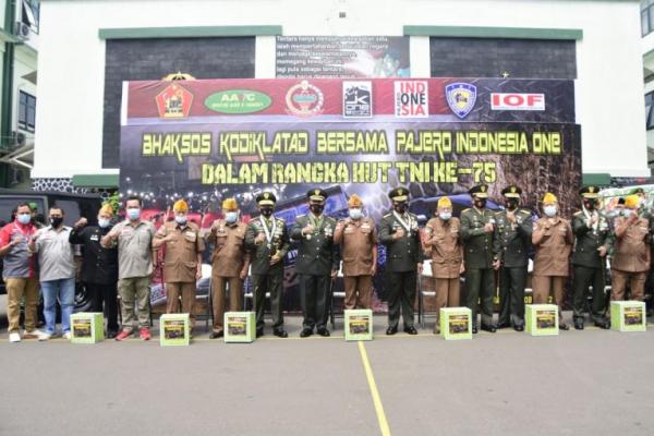 Peringati HUT TNI ke-75, komunitas ini laksanakan baksos ke bakti sosial kepada para Legiun Veteran Indonesia.