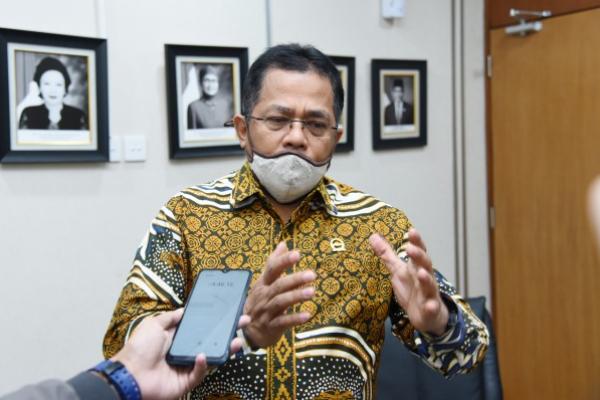 Sekretaris Jenderal DPR RI Indra Iskandar melantik dan memandu pengambilan sumpah jabatan bagi para pejabat struktural dan fungsional di lingkungan Setjen DPR RI.