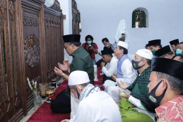 Wakil Ketua MPR Jazilul Fawaid menyempatkan ziarah ke makam Sultan Maulana Hasanudin 