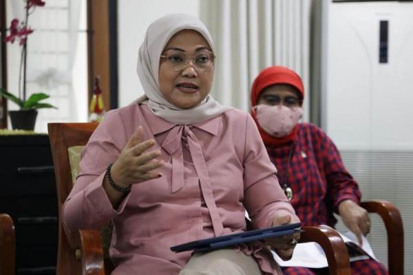 Menaker Ida Fauziyah diperintahkan untuk merumuskan sejumlah Peraturan Pemerintah (PP) untuk melengkapi Omnibus Law UU Cipta Kerja