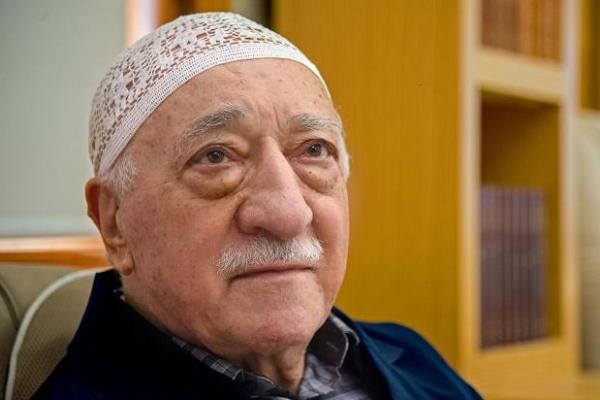Di Turki, Fethullah Gulen bukan hanya dikenal sebagai seorang pemikir dan tokoh pergerakan, tapi juga seorang ulama yang sangat hebat dan banyak pengikut.