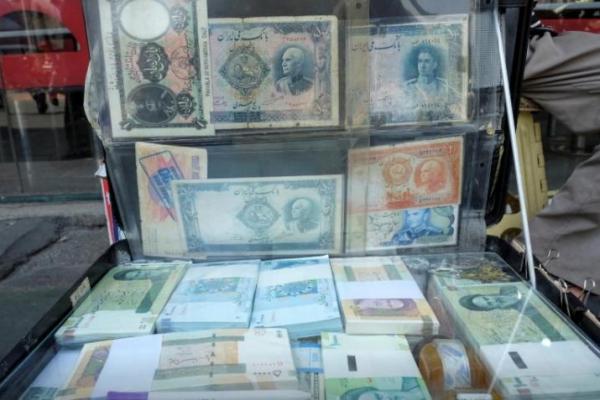 Mata uang riyal Iran jatuh ke level terendah terhadap dolar Amerika Serikat pada Minggu (11/10), setelah Teheran menembus rekor jumlah kematian harian akibat Covid-19.