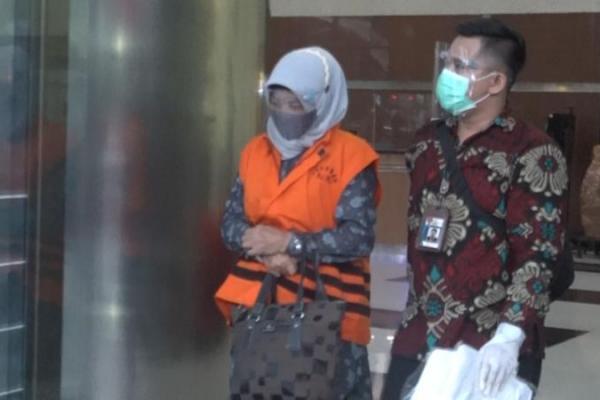 Deputi Penindakan KPK, Karyoto mengatakan hal tersebut dikarenakan Nuhasanah dinyatakan reaktif corona dan akan menjalani swab test di Rumah Sakit Polri Jakarta.