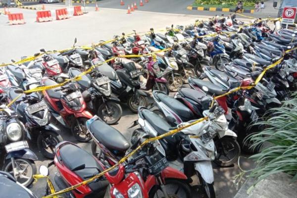 Untuk peserta aksi menolak Omnibus Law yang motornya tertinggal di jalan umum bisa diambil di Polda Metro Jaya.