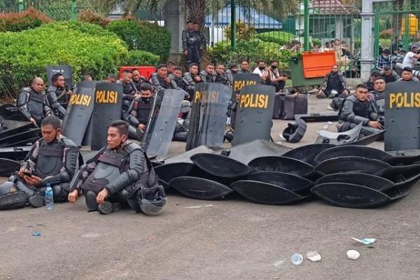 Tim gabungan Polda Metro Jaya siapkan belasan ribu personel untuk mengawaljalannya aksi hari ini.