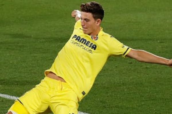 Bek tengah Villarreal Pau Torres dikabarkan tertarik pindah ke Manchester United musim panas ini.