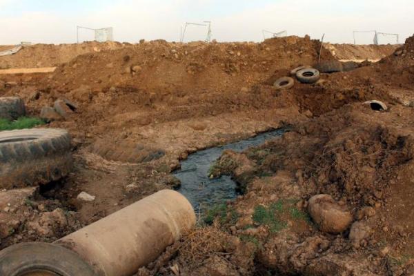 Pemukim Israel membanjiri tanah milik Palestina dengan limbah dan air limbah di desa Deir Al-Hatab di Provinsi Nablus