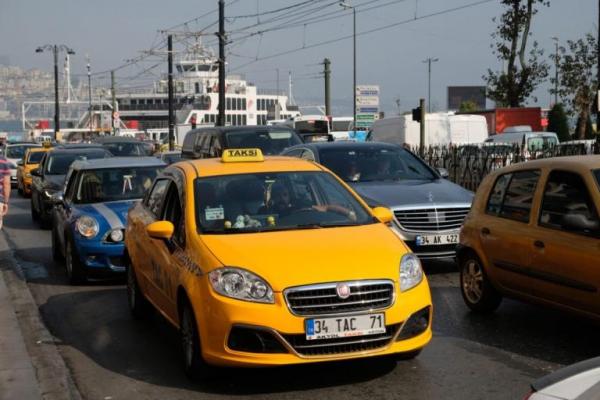 Sopir taksi di Istanbul diwajibkan untuk belajar bahasa Inggris sebagai bagian dari serangkaian perubahan aturan yang dibuat oleh pemerintah kota.