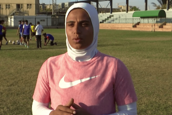 Faiza Heidar, wanita berusia 36 tahun dinobatkan jadi pelatih klub sepakbola pertama pria usai ditunjuk untuk menahkodai tim divisi empat Ideal Goldi,