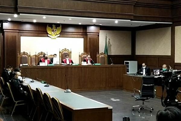 Tim Kuasa Hukum Andi Irfan Jaya, Andi Syafrani saat membacakan surat eksepsi di Pengadilan Tipikor pada Pengadilan Negeri Jakarta Pusat, meminta Majelis Hakim untuk membebaskan kliennya dari dakwaan dan dibebaskan.