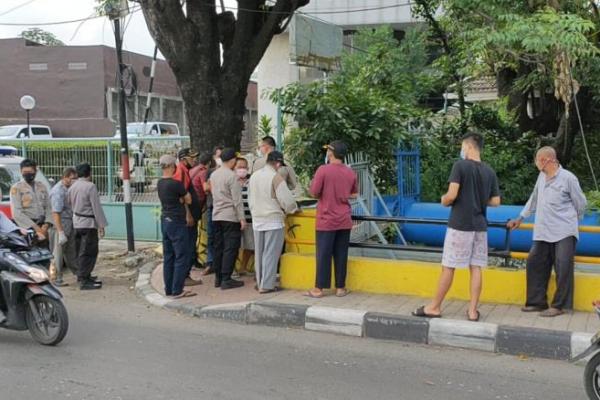 Sosok mayar pria ditemukan tewas di gorong-gorong Cakung, Jakarta Timur, Polisi langsung selidiki.