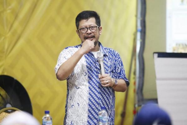 Irman Yasin Limpo turut memantau hasil hitung cepat Pemilihan Wali Kota (Pilwalkot) Makassar yang dilakukan sejumlah lembaga survei pasca pencoblosan, Rabu, (9/12).